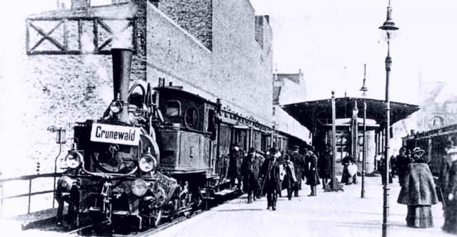 Lokomotive T2 auf dem Bahnhof Savignyplatz 1896
