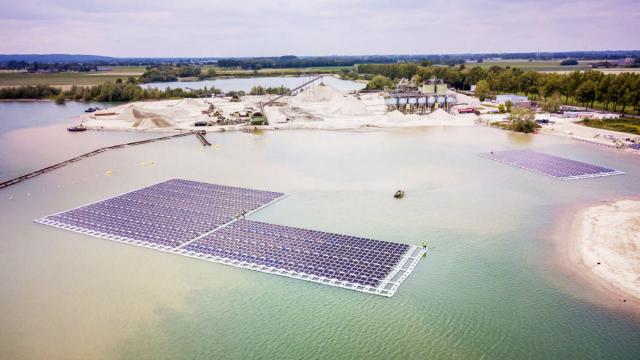 Schwimmender Solarpark im niederländischen Gendringen