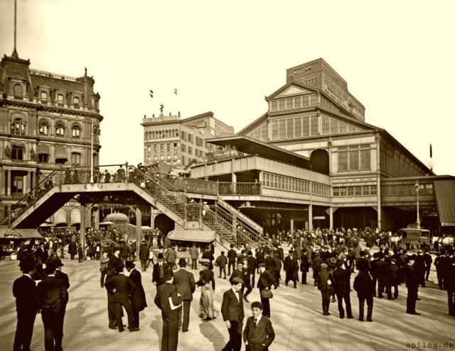 Brooklyn Bridge in Manhattan, 1905