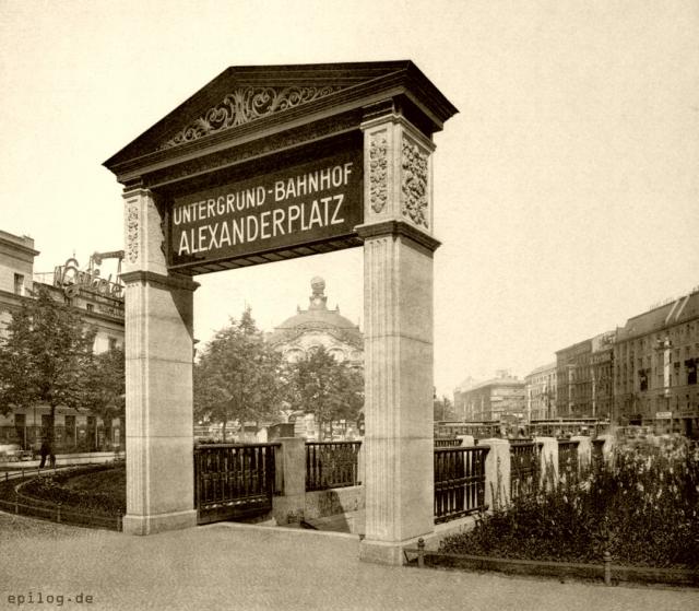 Untergrundbahnhof Alexanderplatz; Eingangsportal.