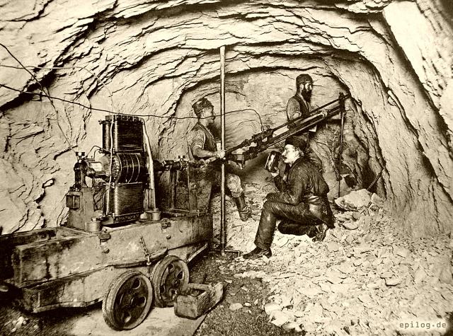 Querschlags­betrieb mit elektrischer Diamantbohrmaschine.