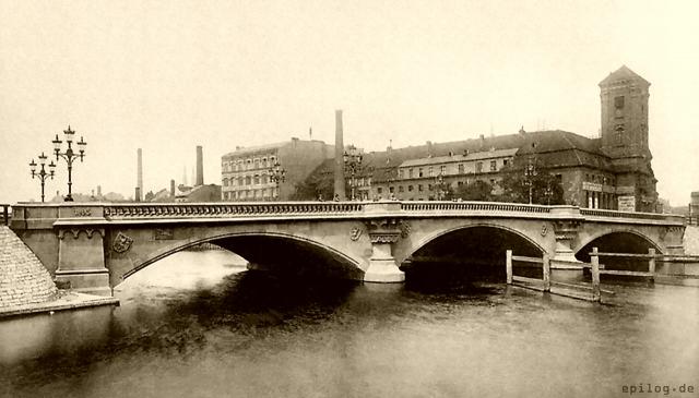 Neue Waisenbrücke in Berlin.