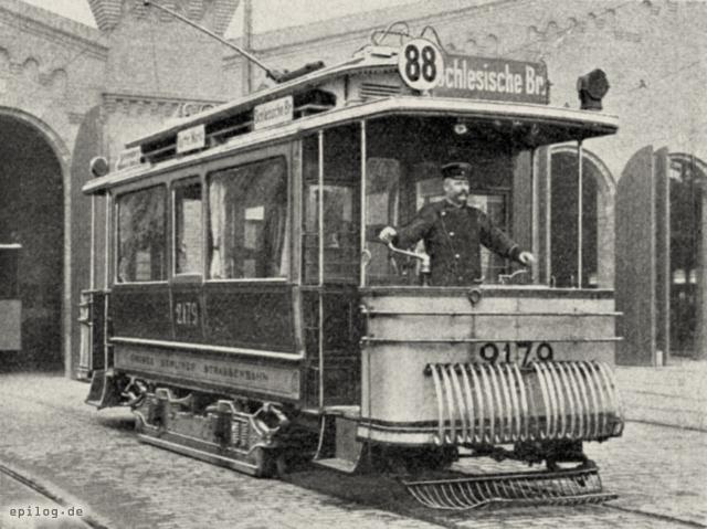 Motorwagen mit Schutz und Fangvorrichtung.