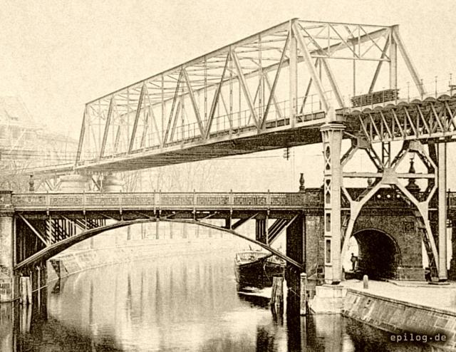 Hochbahnbrücke über den Landwehrkanal.